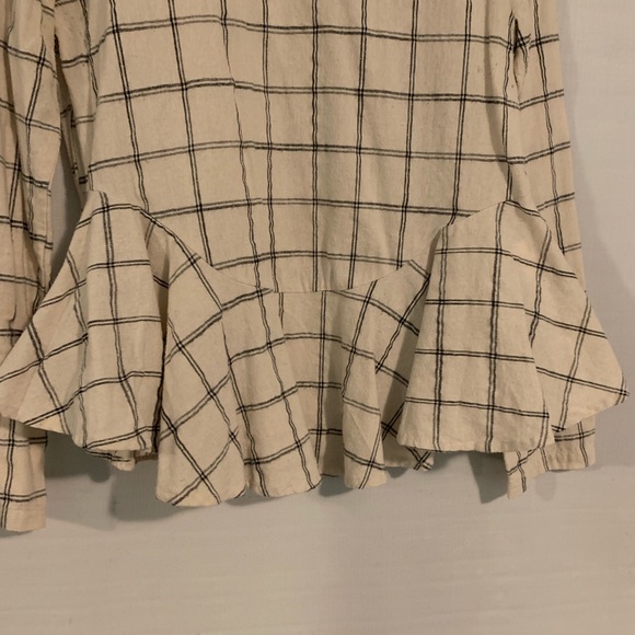 🎉HP🎉 Peplum Top - Picture 3 of 4